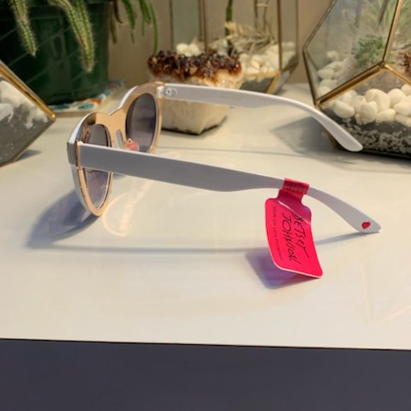 Betsey Johnson Star Search Sunglasses main image 4